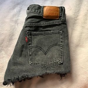 Levi’s 501 jean shorts black